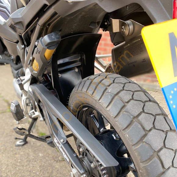 BMW F750GS 18- kryt zadního tlumiče 814850M