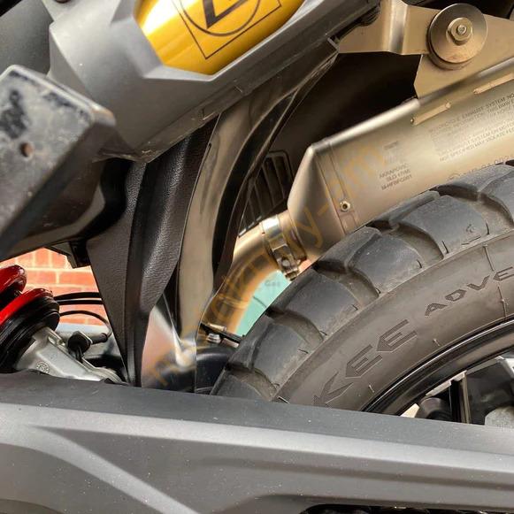 BMW F750GS 18- kryt zadního tlumiče 814850M
