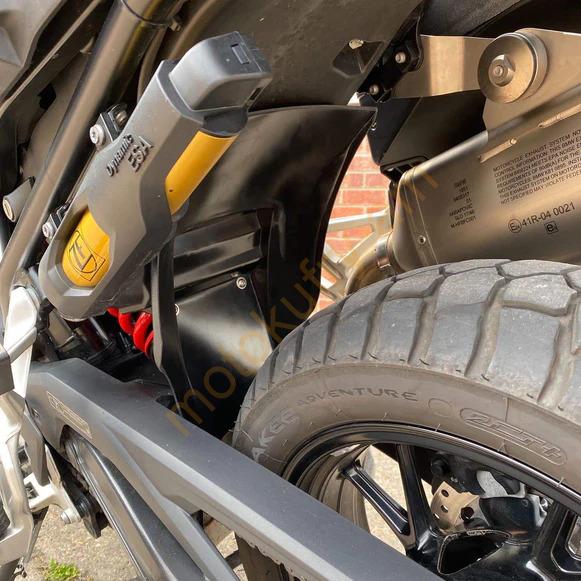 BMW F750GS 18- kryt zadního tlumiče 814850M