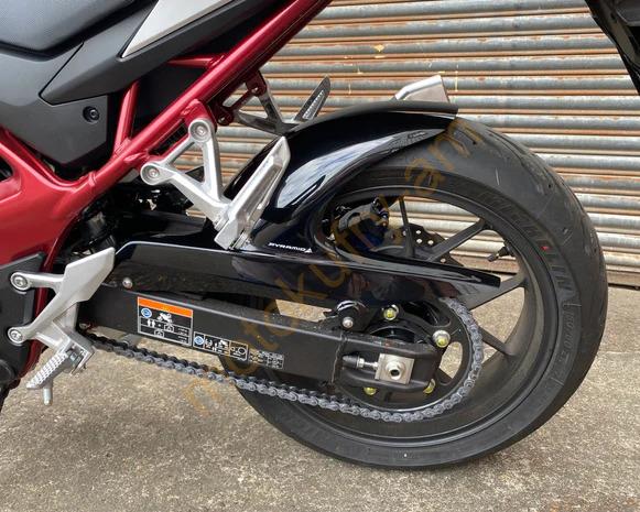 Honda CB 750 Hornet 23-25 blatníček 071234M