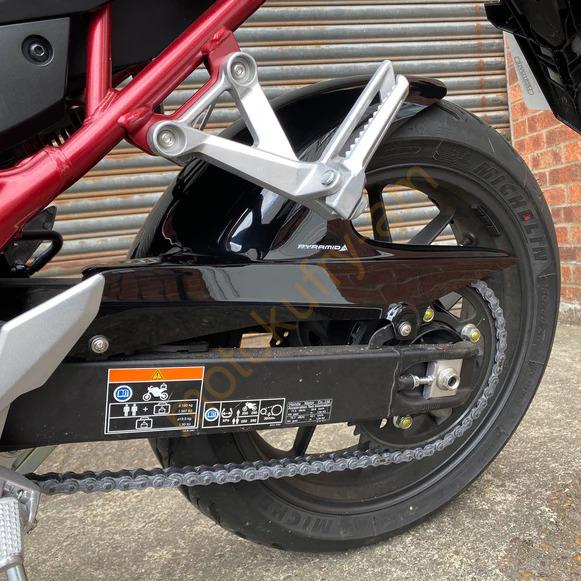 Honda CB 750 Hornet 23-25 blatníček 071234M