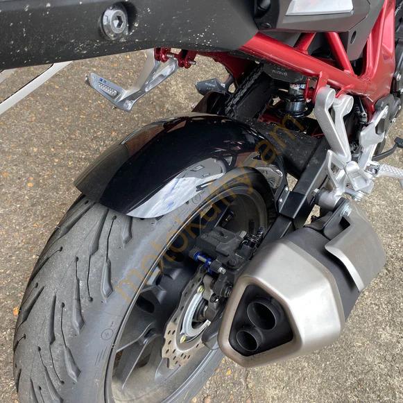 Honda CB 750 Hornet 23-25 blatníček 071234M