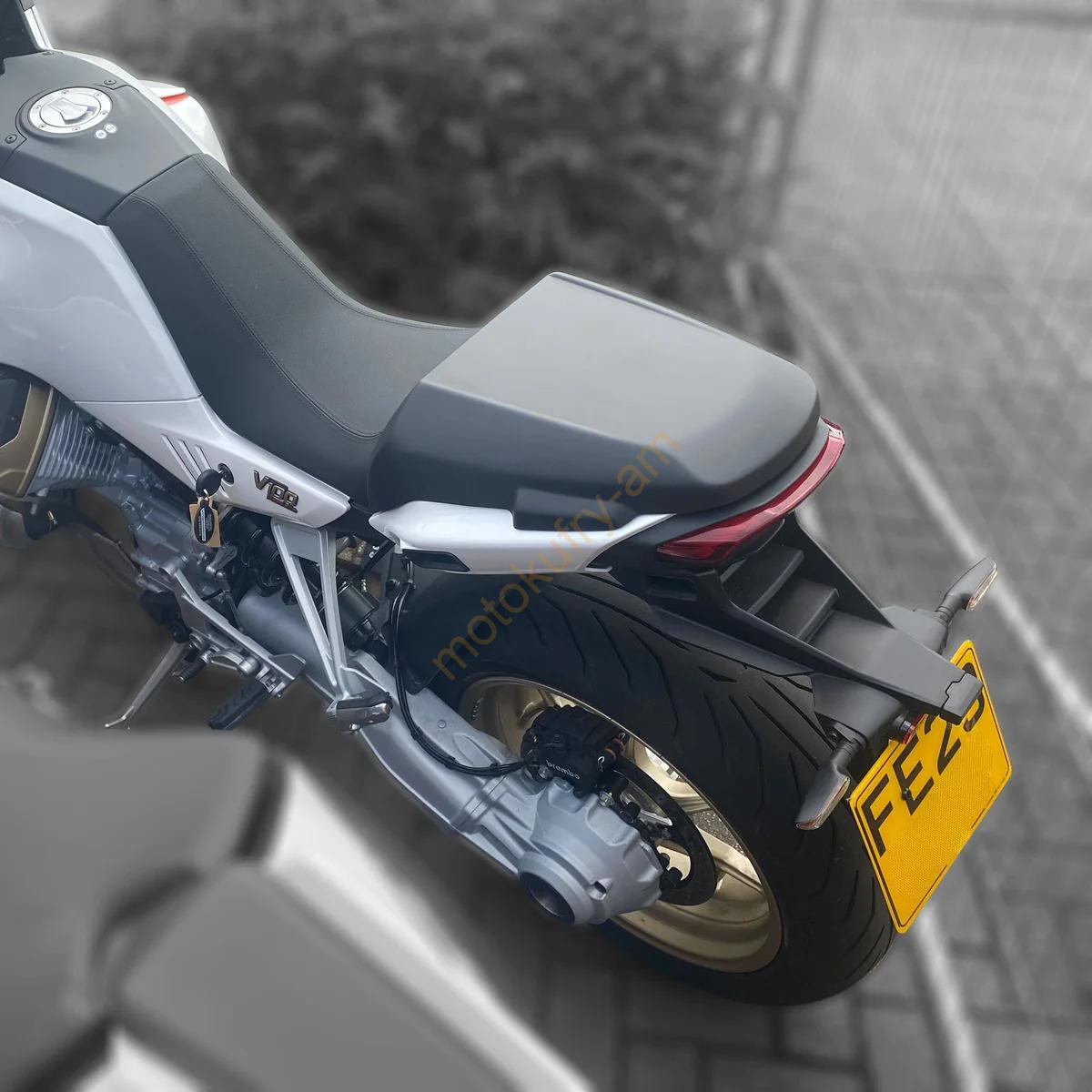 Moto Guzzi V100 Mandello / S 22- kryt sedla 18555D