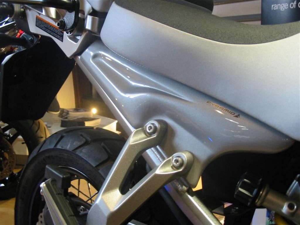 YAMAHA XT1200Z Podsedlový plast 22125D