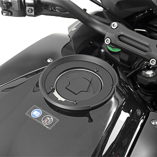 BF26 objímka pro uchycení tankruksaku Versys 650 15-21