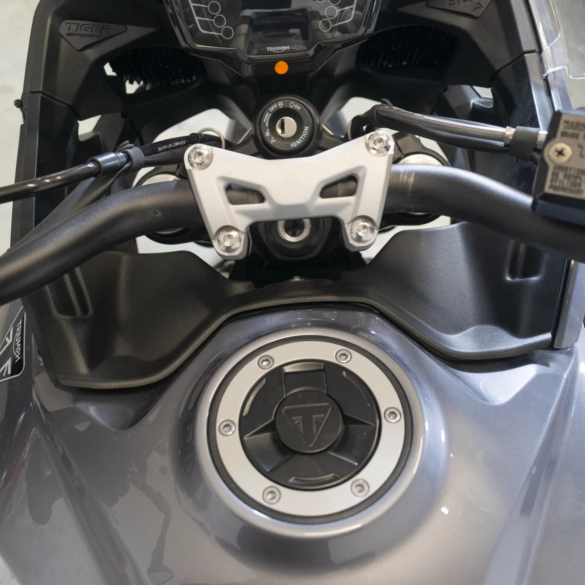 Triumph Tiger Sport 800 25- deflektor na nádrž 08670M
