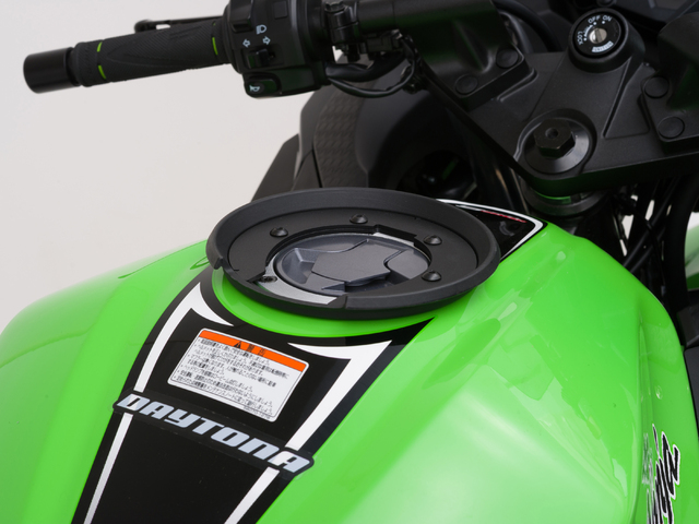 BF14 objímka pro uchycení tankruksaku (Ninja 300)