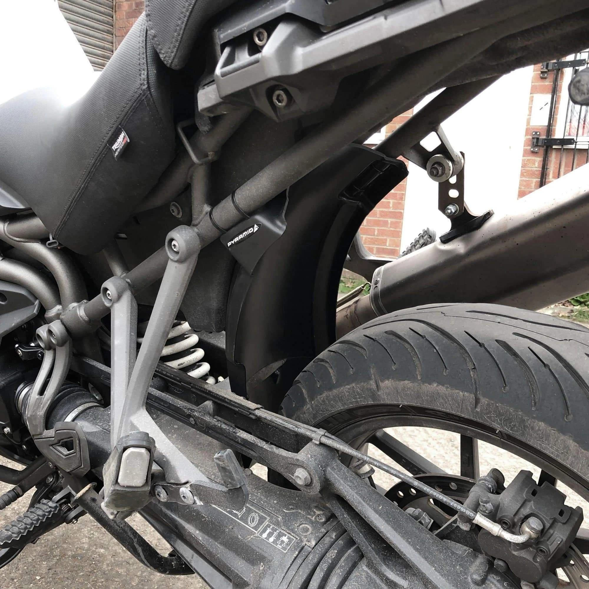TRIUMPH Tiger 1200 Explorer 16- kryt tlumiče 816002M