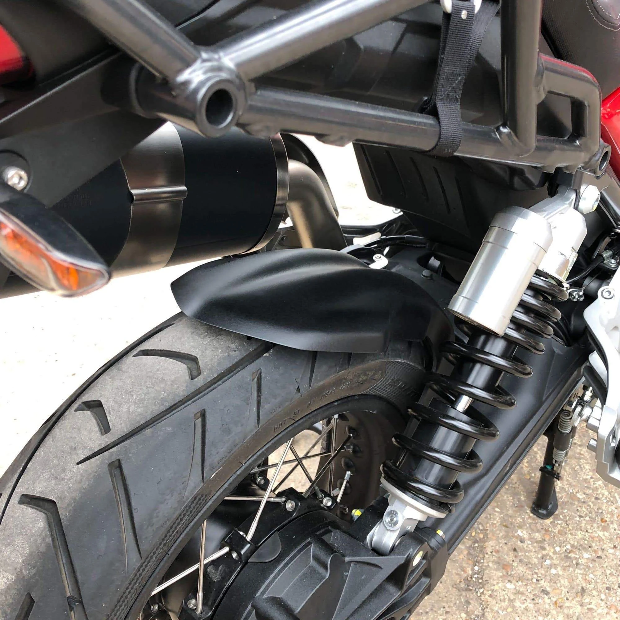 Moto Guzzi V 85 TT 19- blatníček 078085B
