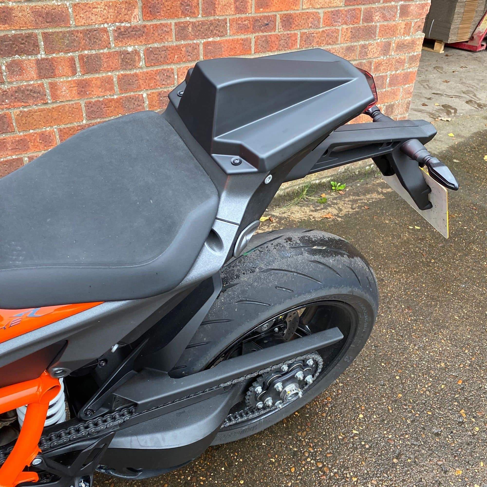 KTM 1290 Superduke R/EVO 20- Kryt sedla 19990M