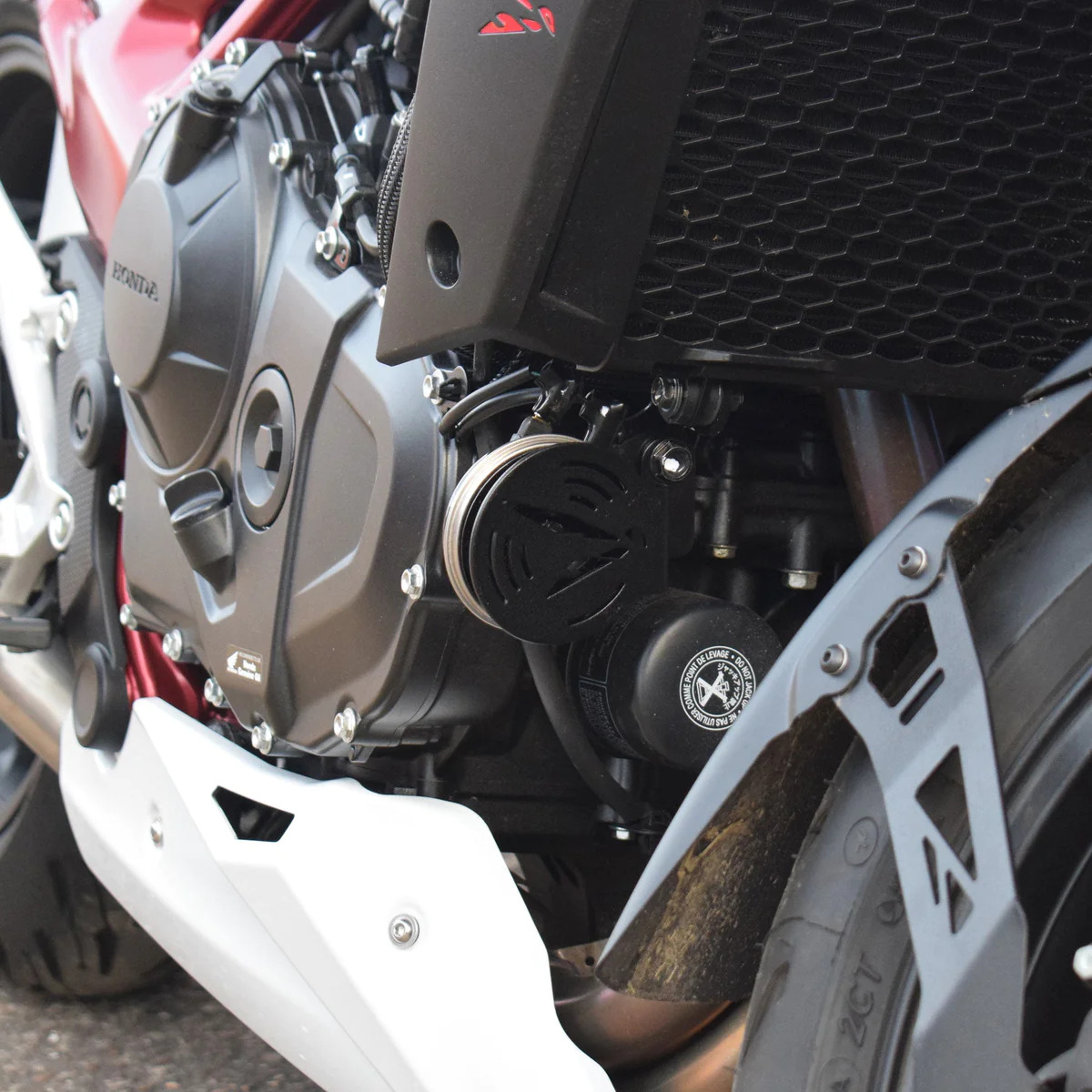 Honda CB 750 Hornet 23- kryt klaksonu 35161M