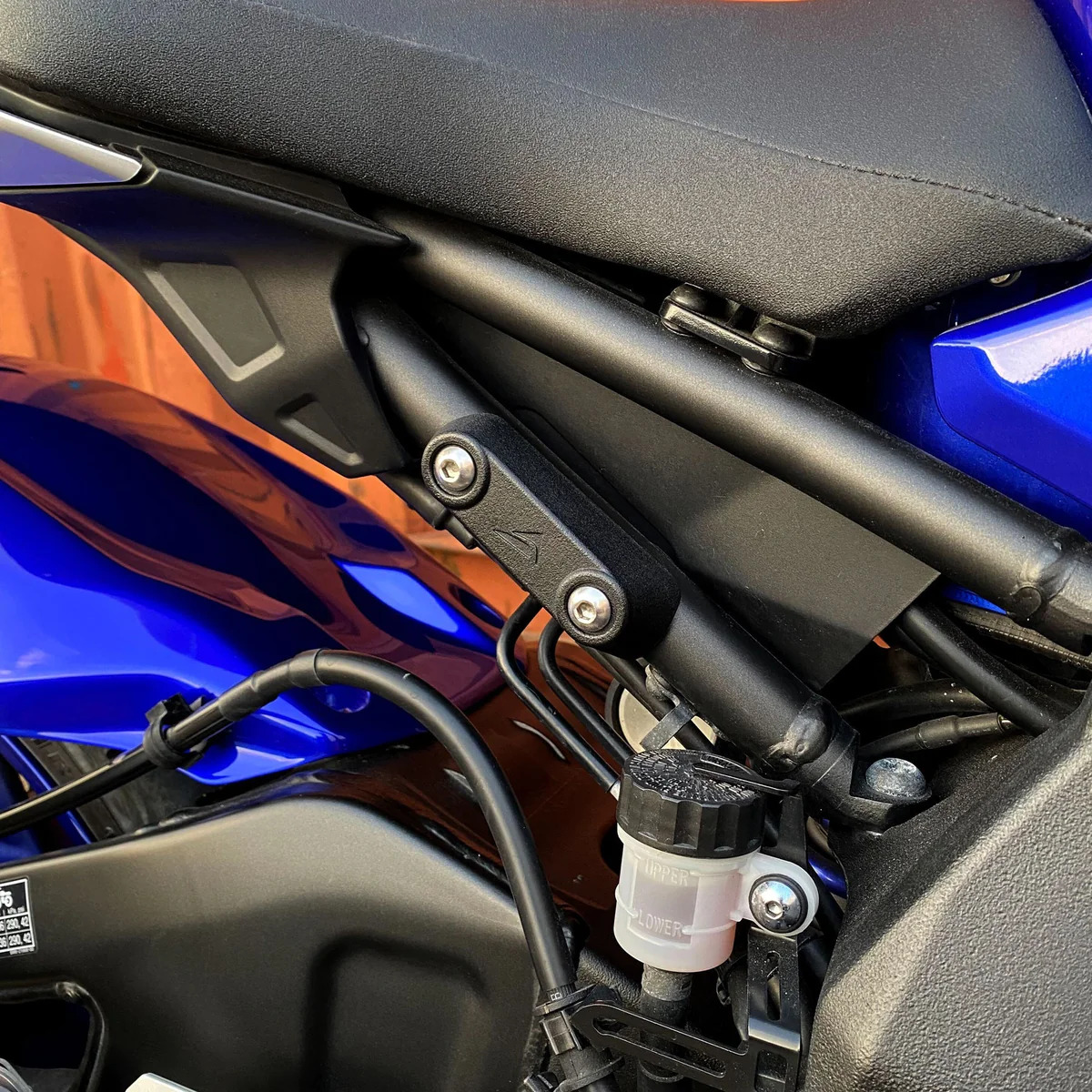 Yamaha MT-10 16- zaslepky zadních stupaček 32102M