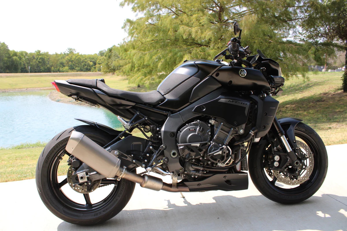 Yamaha MT-10 2022- boční panely nad motor 22195F