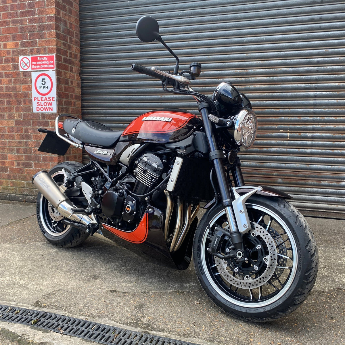Kawasaki Z900RS 22-23 klín pod motor 23905K