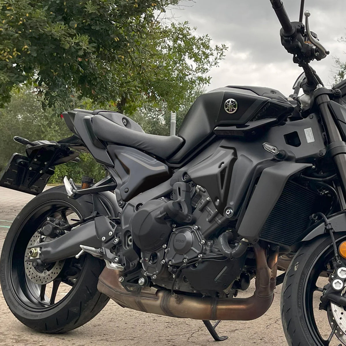 Yamaha MT-09 24-  boční podsedlová výpln 22147F
