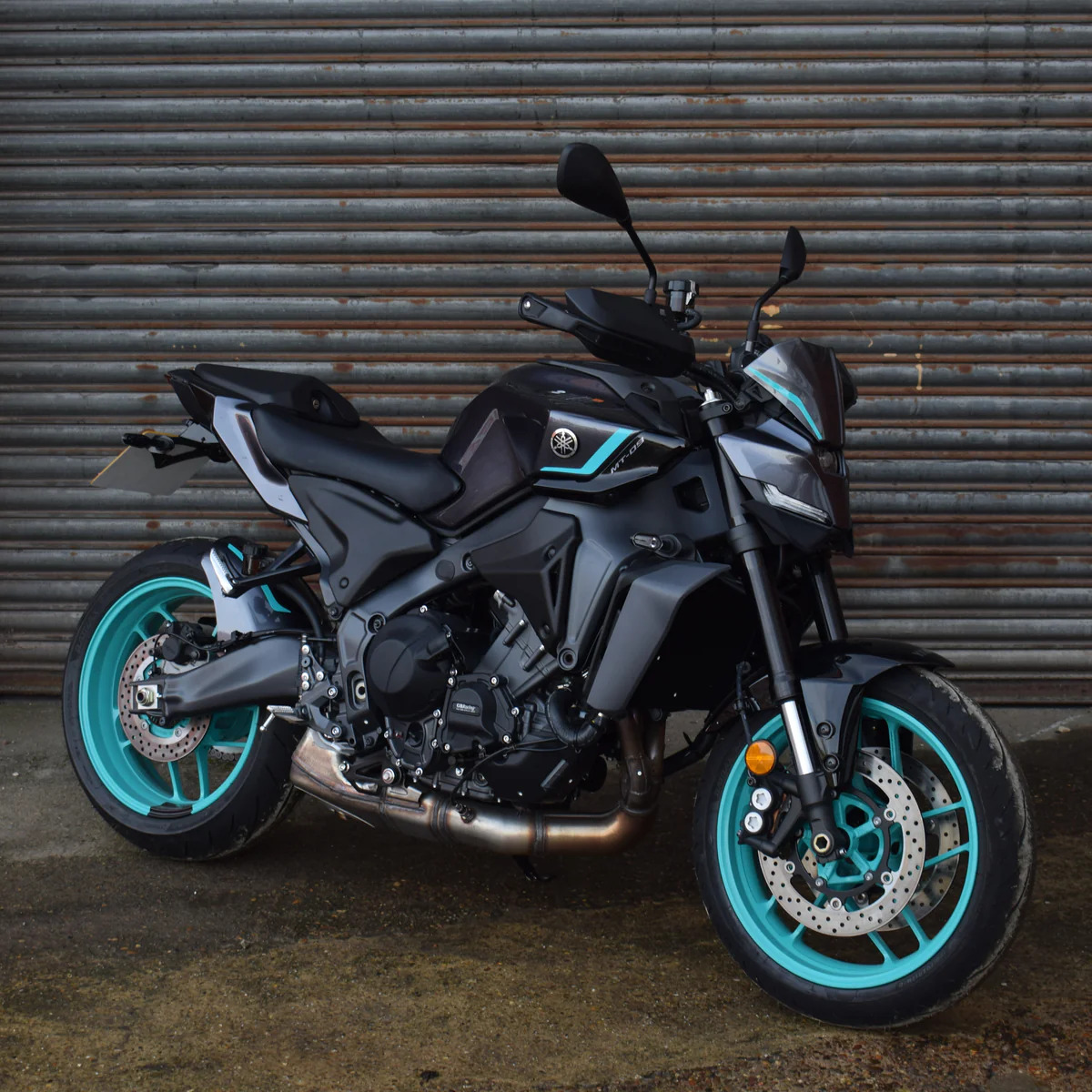Yamaha MT-09 24-  boční podsedlová výpln 22147M