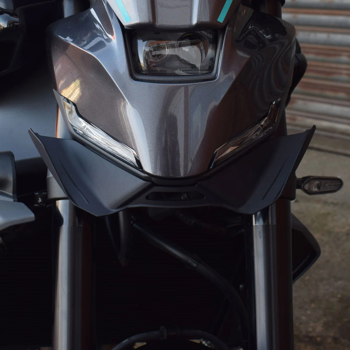 Yamaha MT-09 24 spoiler pod světla 38250M