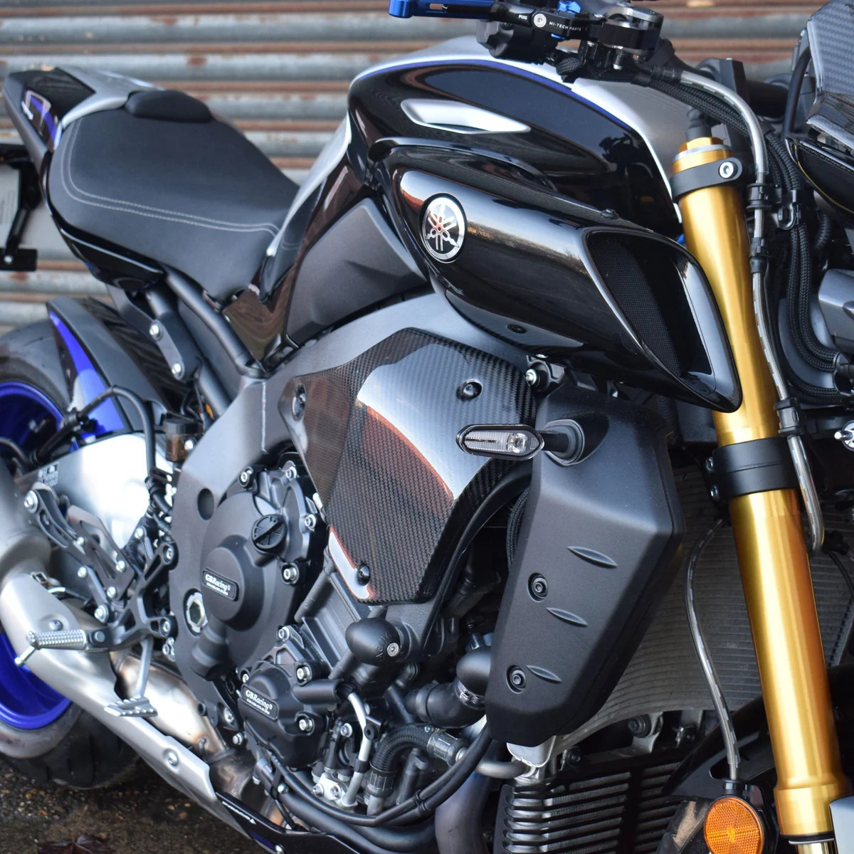 Yamaha MT-10 / SP 2022- boční panely nad motor 22195A