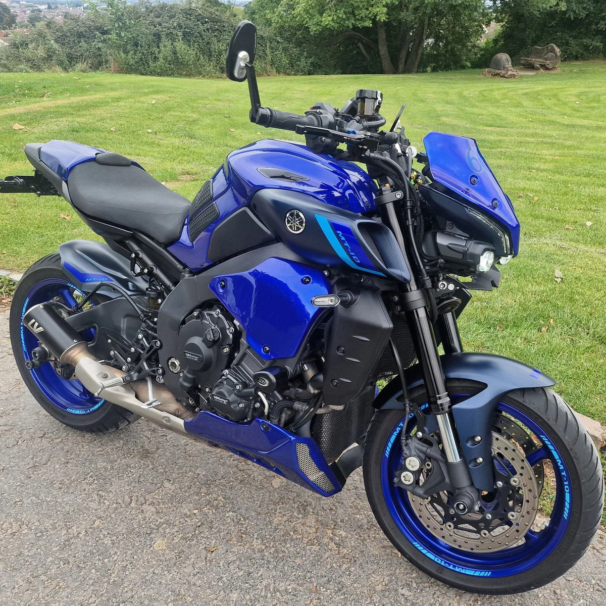 Yamaha MT-10 22- přední šít 22215PY