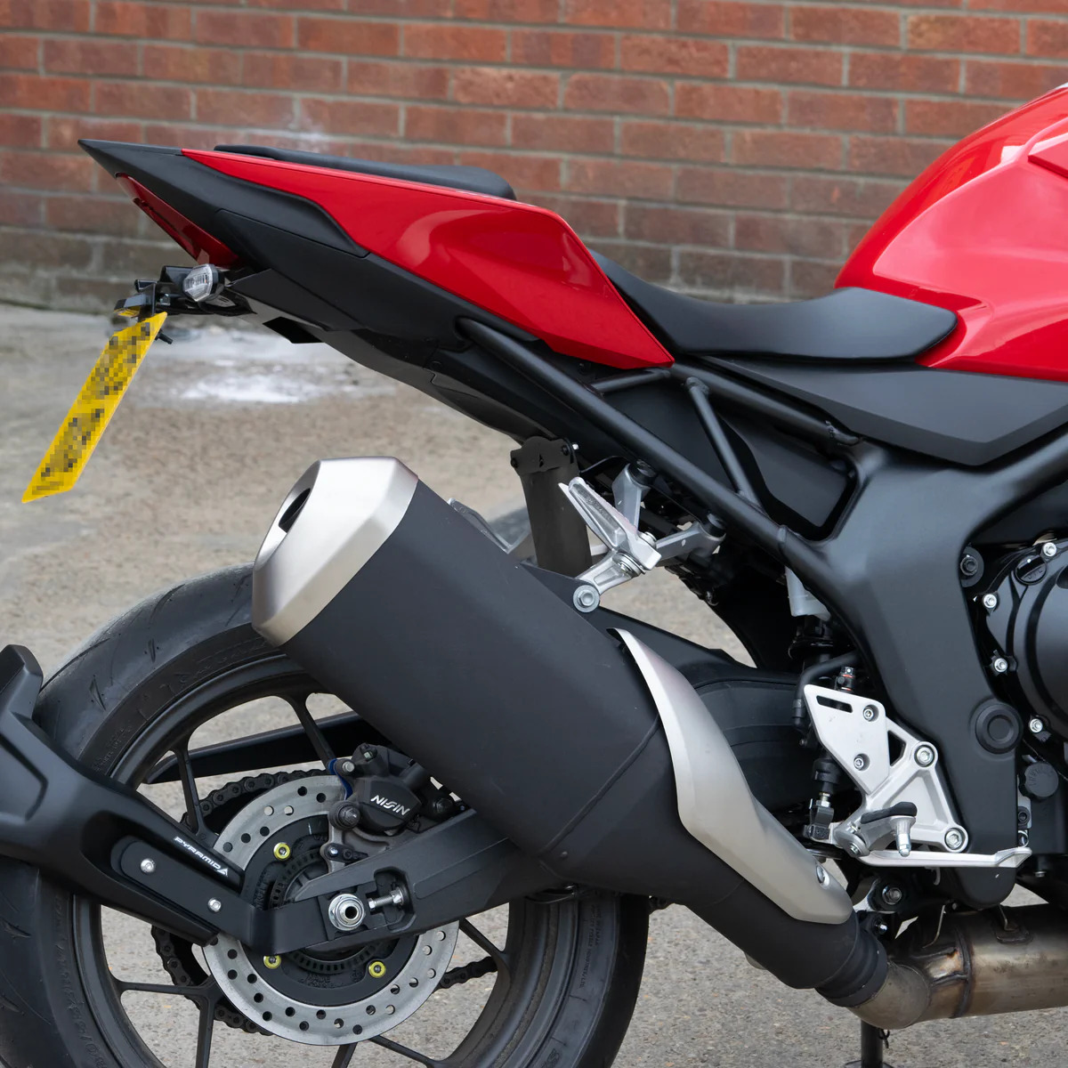 Honda CB 1000 Hornet 25 kryt zadního tlumiče 811340