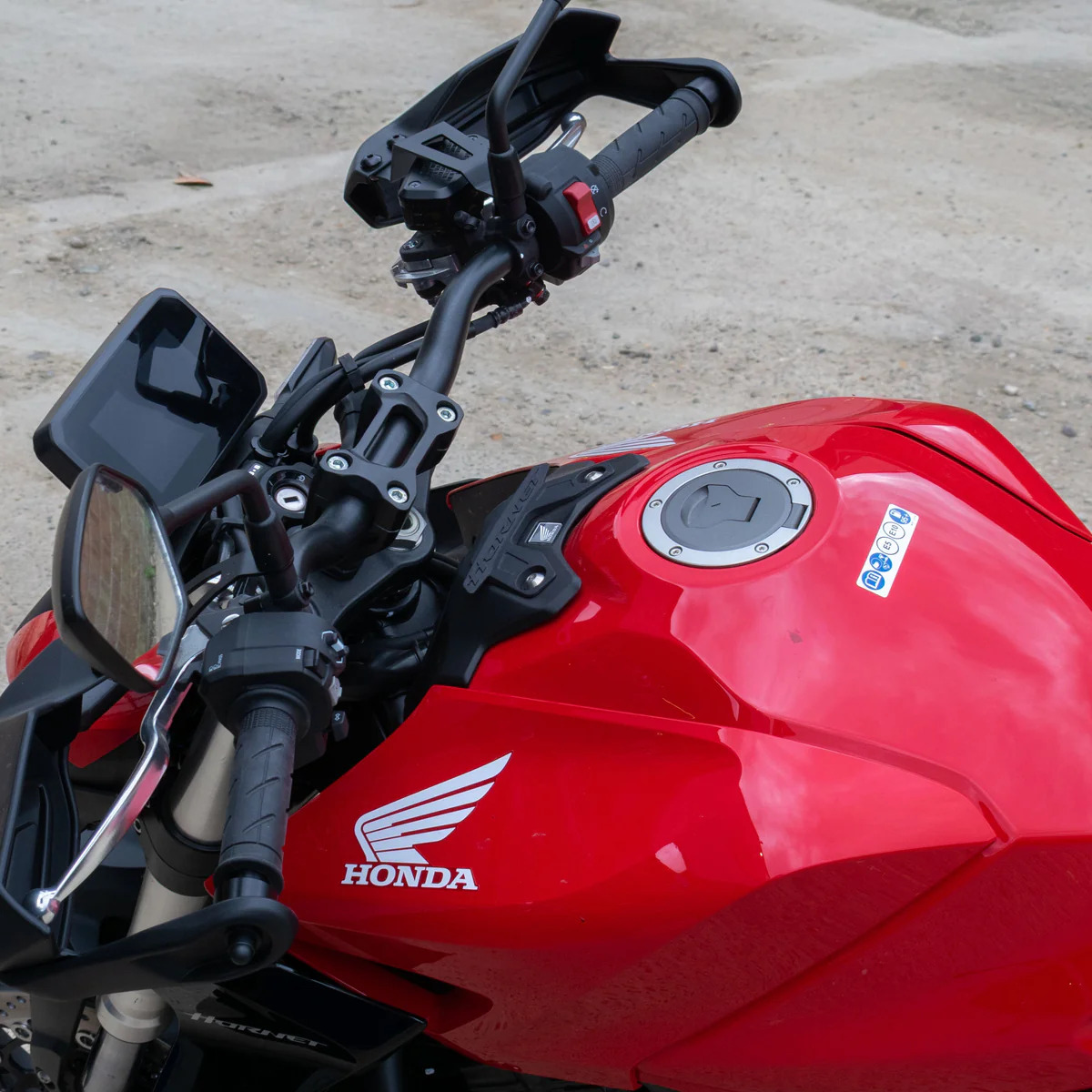 Honda CB 1000 Hornet 25 ornament na nádrž 31991M
