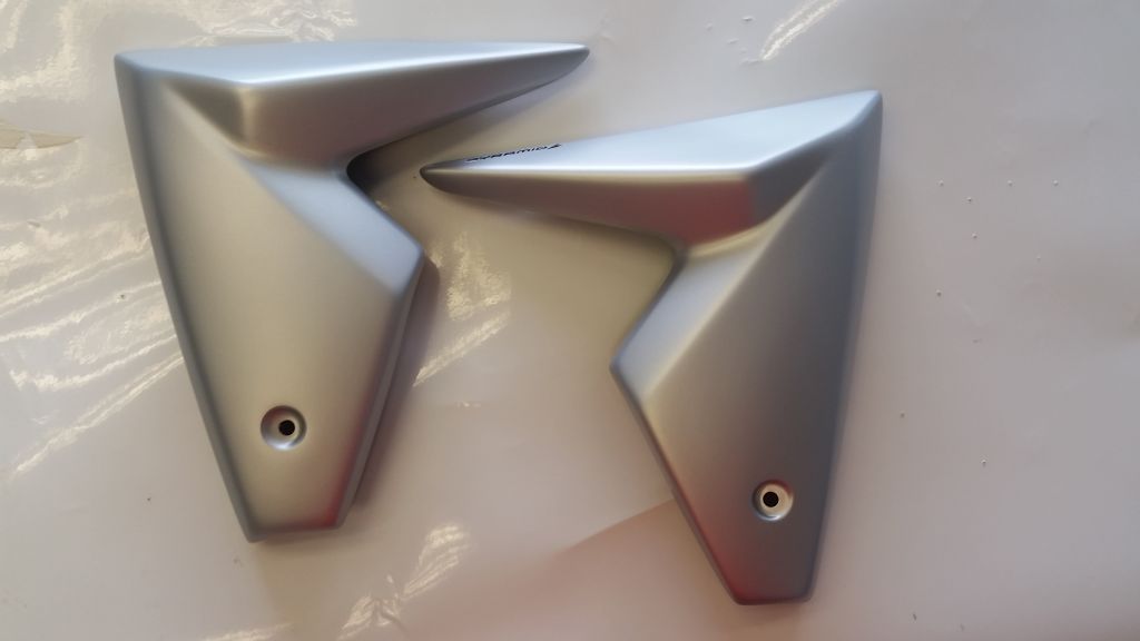 Yamaha MT-09 13-16 boční kryt chladiče  22131H