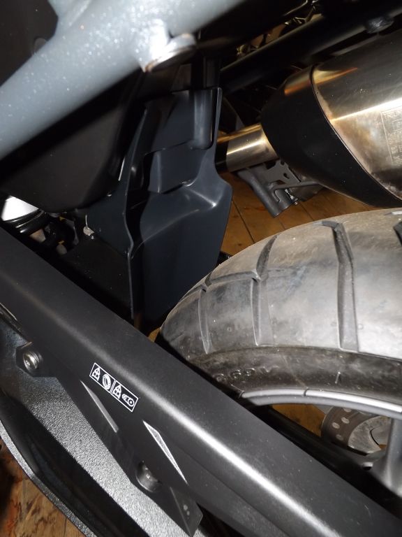 TRIUMPH Tiger 800/XCx/XC/XRx kryt tlumiče 816001M 