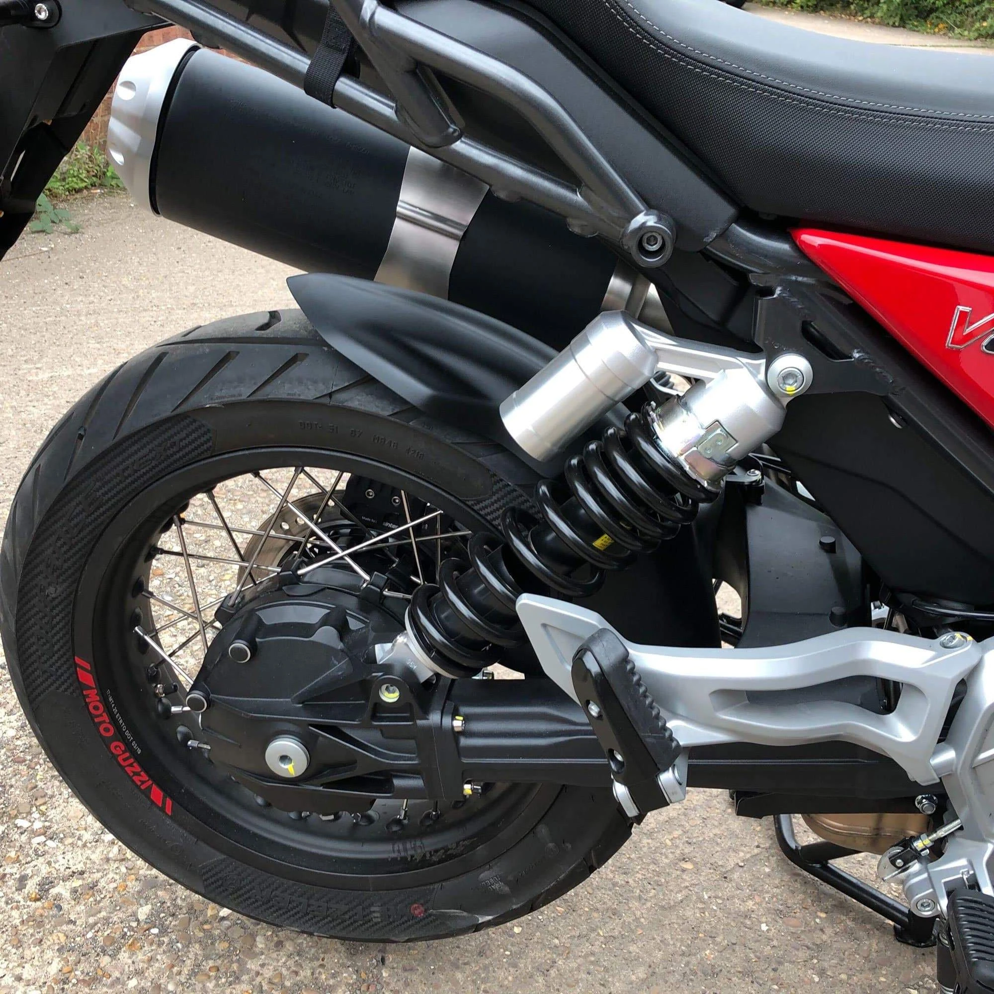 Moto Guzzi V 85 TT 19- blatníček 078085B