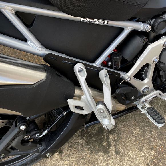 Triumph Tiger 1200 22 výplňové panely pod stupačku 35601M