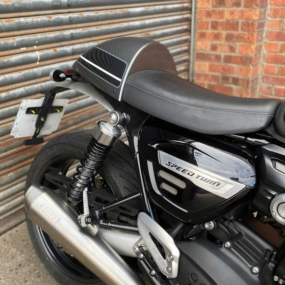 Triumph Speed Twin 1200 2021- kryt sedla 16120D