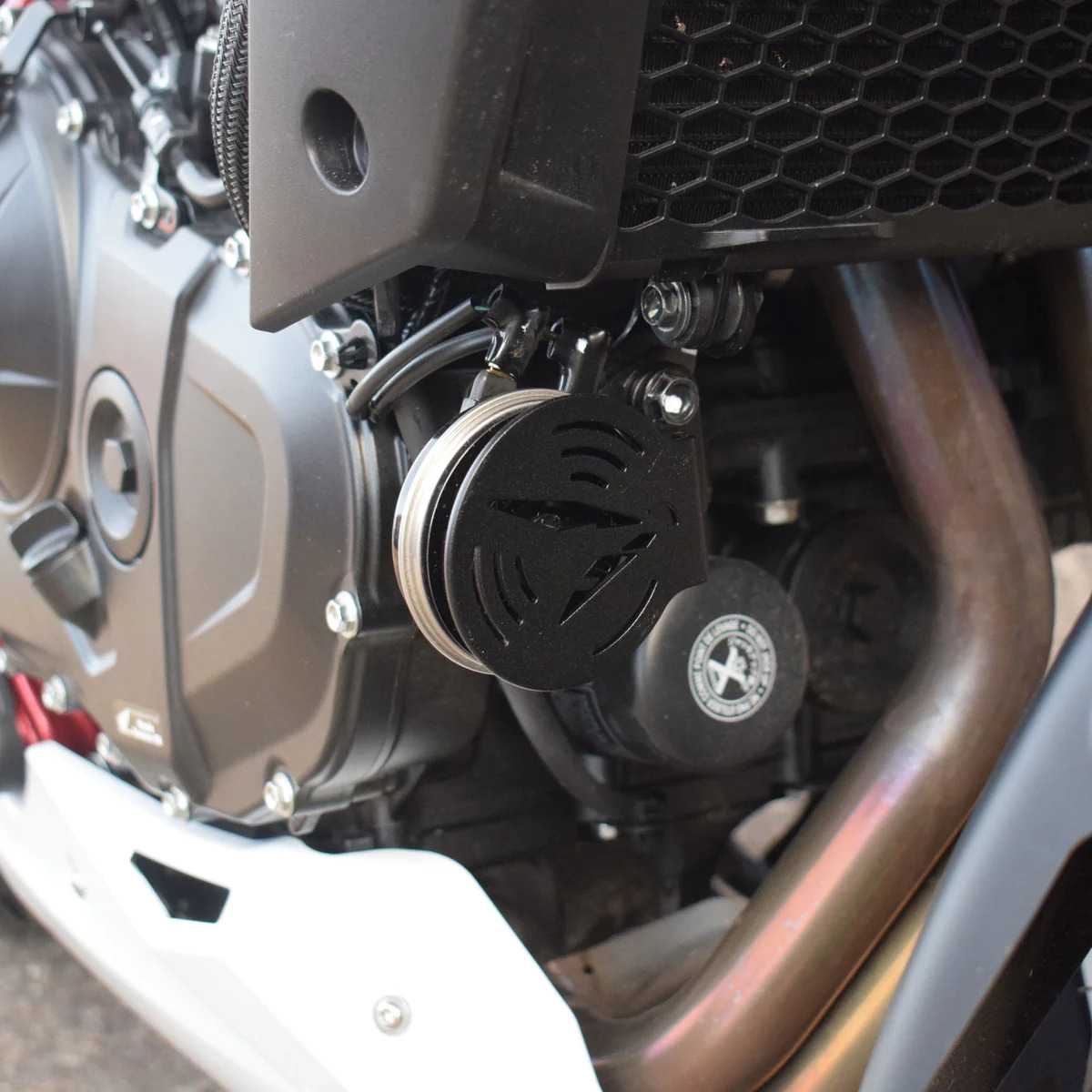 Honda CB 750 Hornet 23- kryt klaksonu 35161M