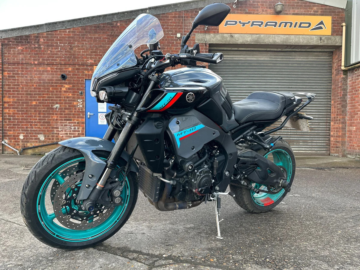 Yamaha MT-10 2022- boční panely nad motor 22195D