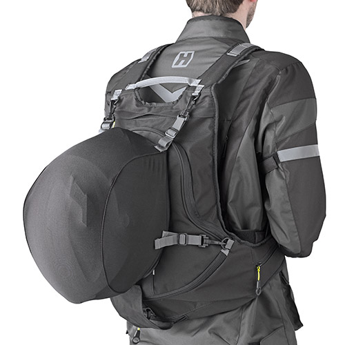 Givi EA104C Batoh 22L.