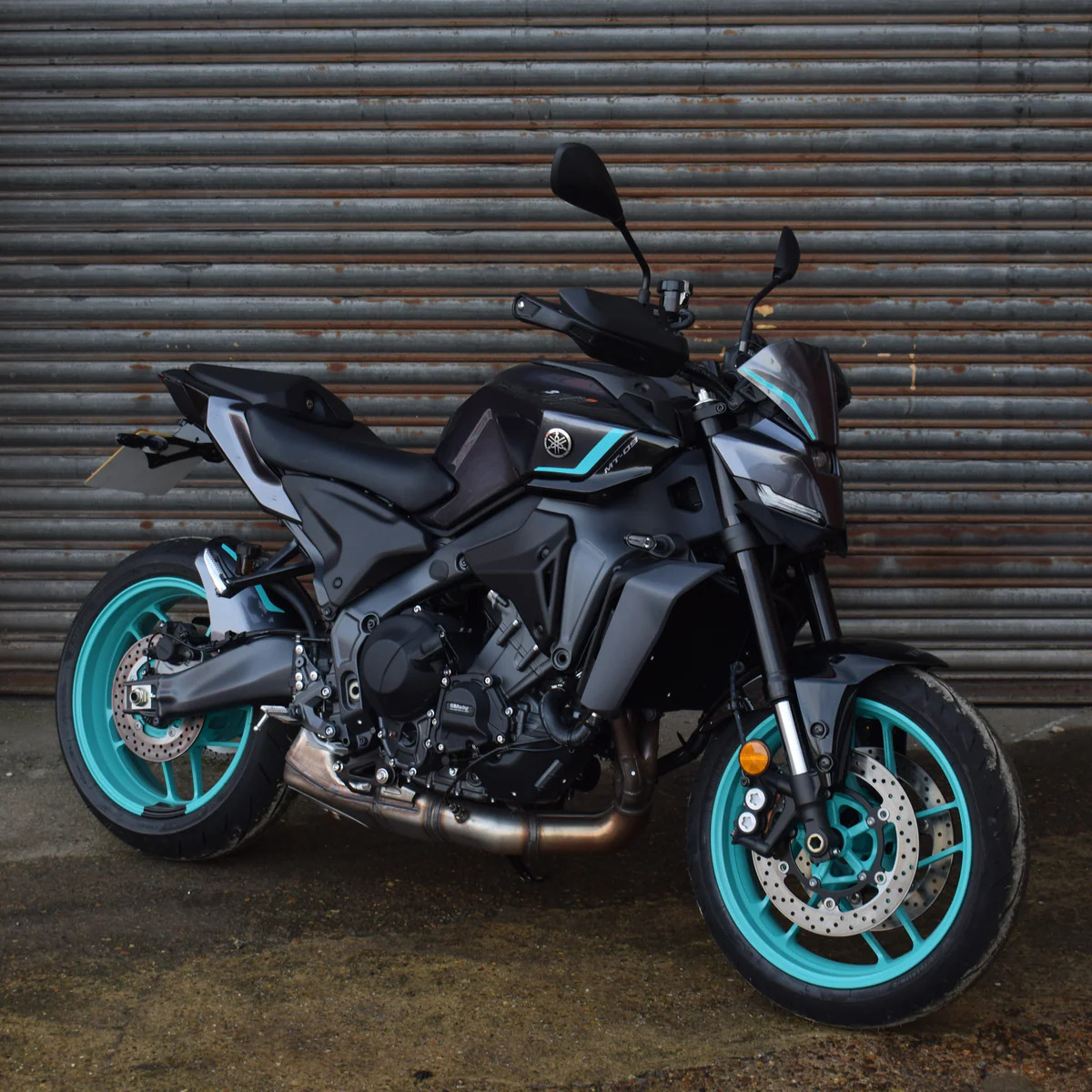 Yamaha MT-09 21-/Tracer 9 GT/GT+ 21-  boční výpln nad motor 22152M