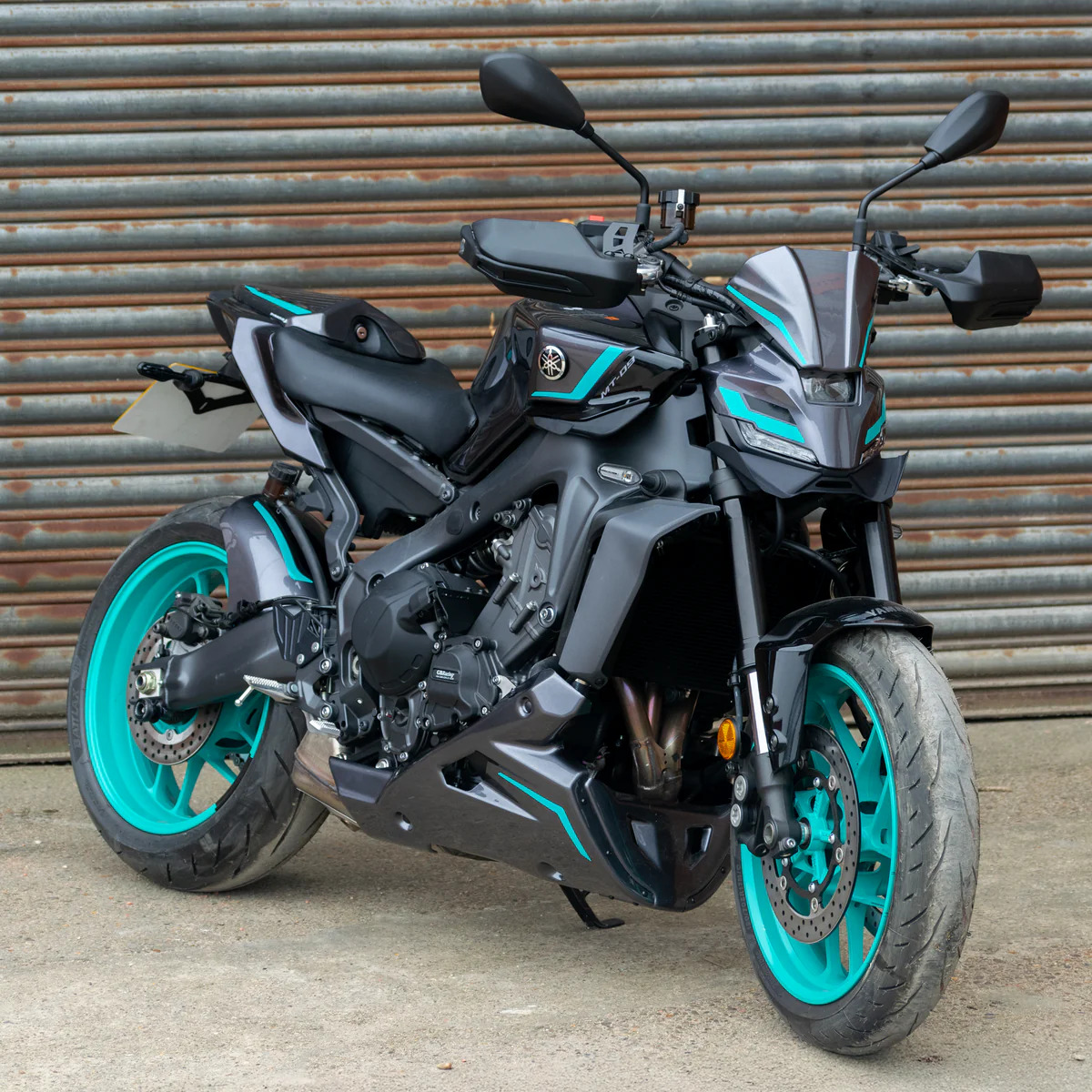 Yamaha MT-09 21- boční výpln nad motor 22152PG