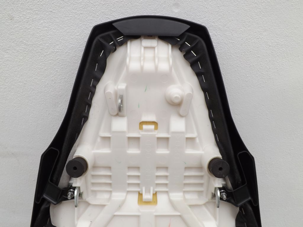 Yamaha MT-09 13-16 kryt sedla 12411M