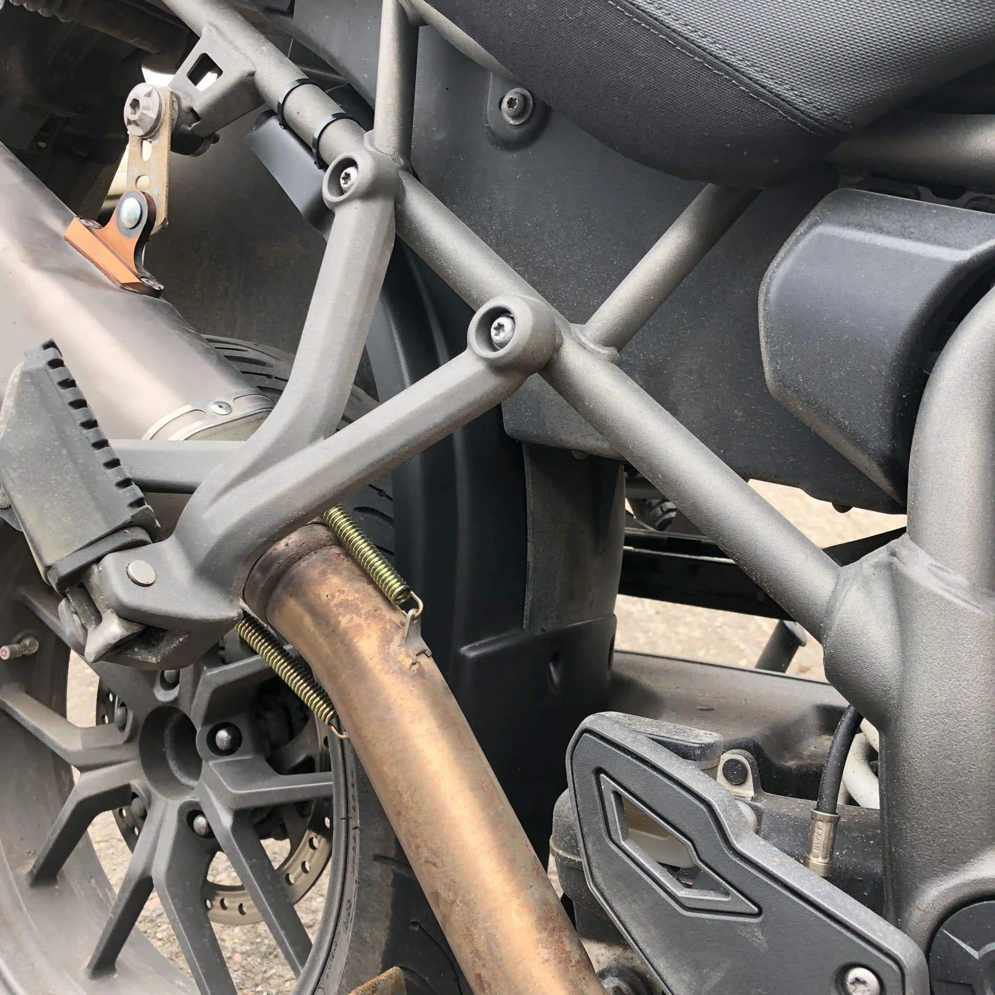 TRIUMPH Tiger 1200 Explorer 16- kryt tlumiče 816002M