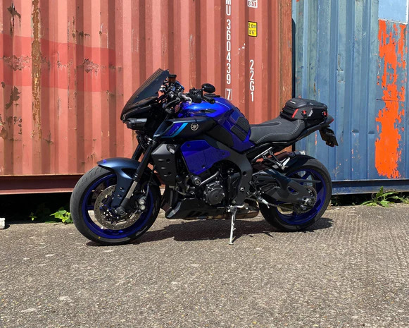 Yamaha MT-10 2022- boční panely nad motor 22195PY