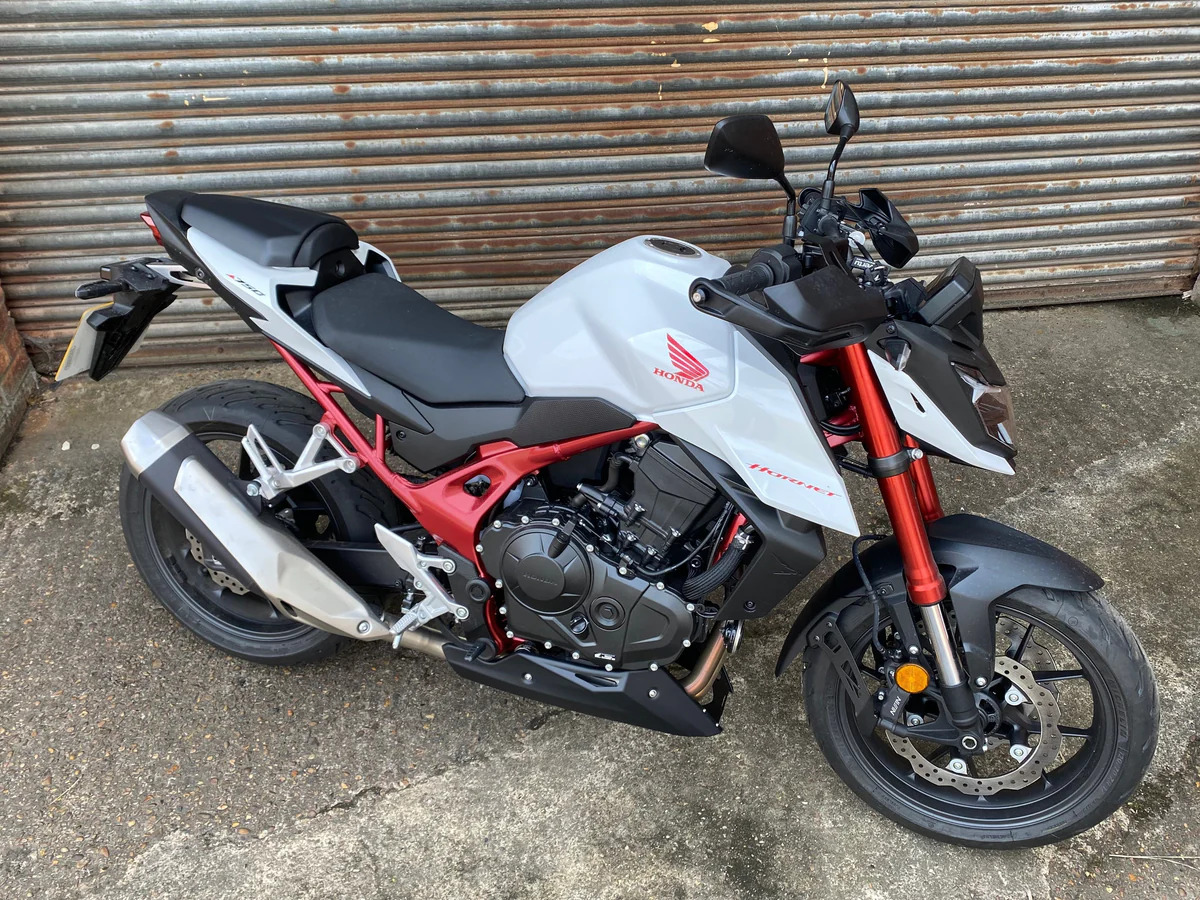 Honda CB 750 Hornet 23- kryt sedla 11573M