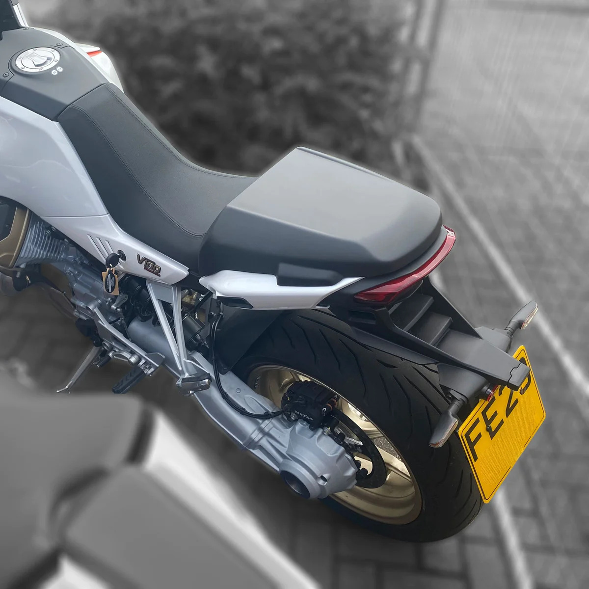 Moto Guzzi V100 Mandello / S 22- kryt sedla 18555E