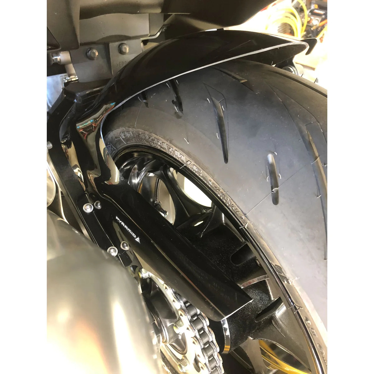 Suzuki Hayabusa GSX1300R 08- blatníček 070270B