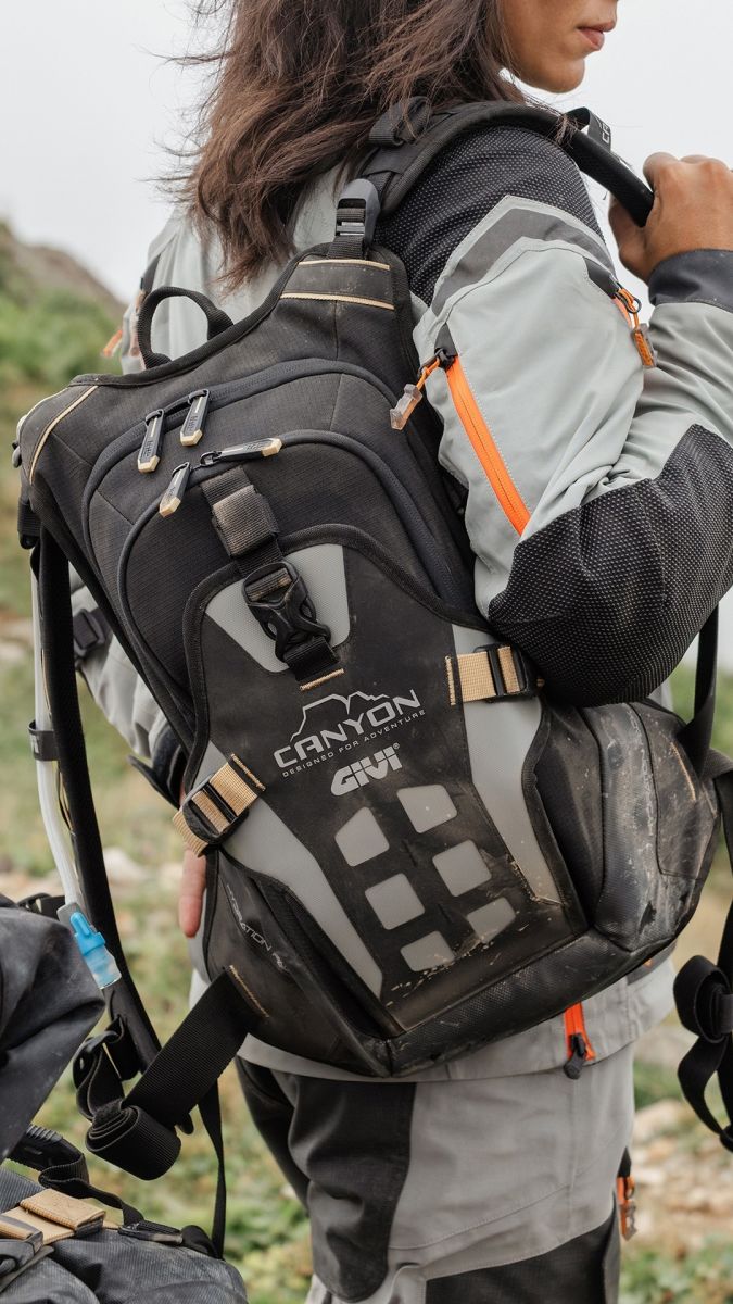 Givi GRT731 Batoh 12L.