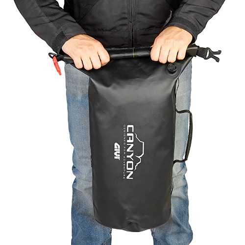 Givi GRT714B CANYON moto válec 20L.