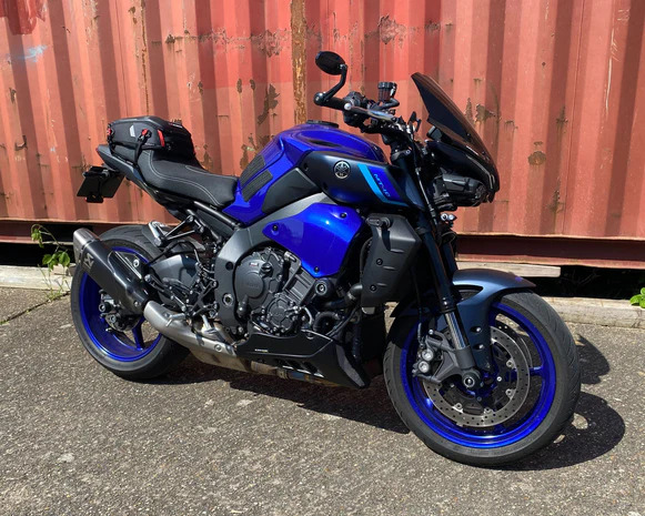 Yamaha MT-10 2022- boční panely nad motor 22195PY