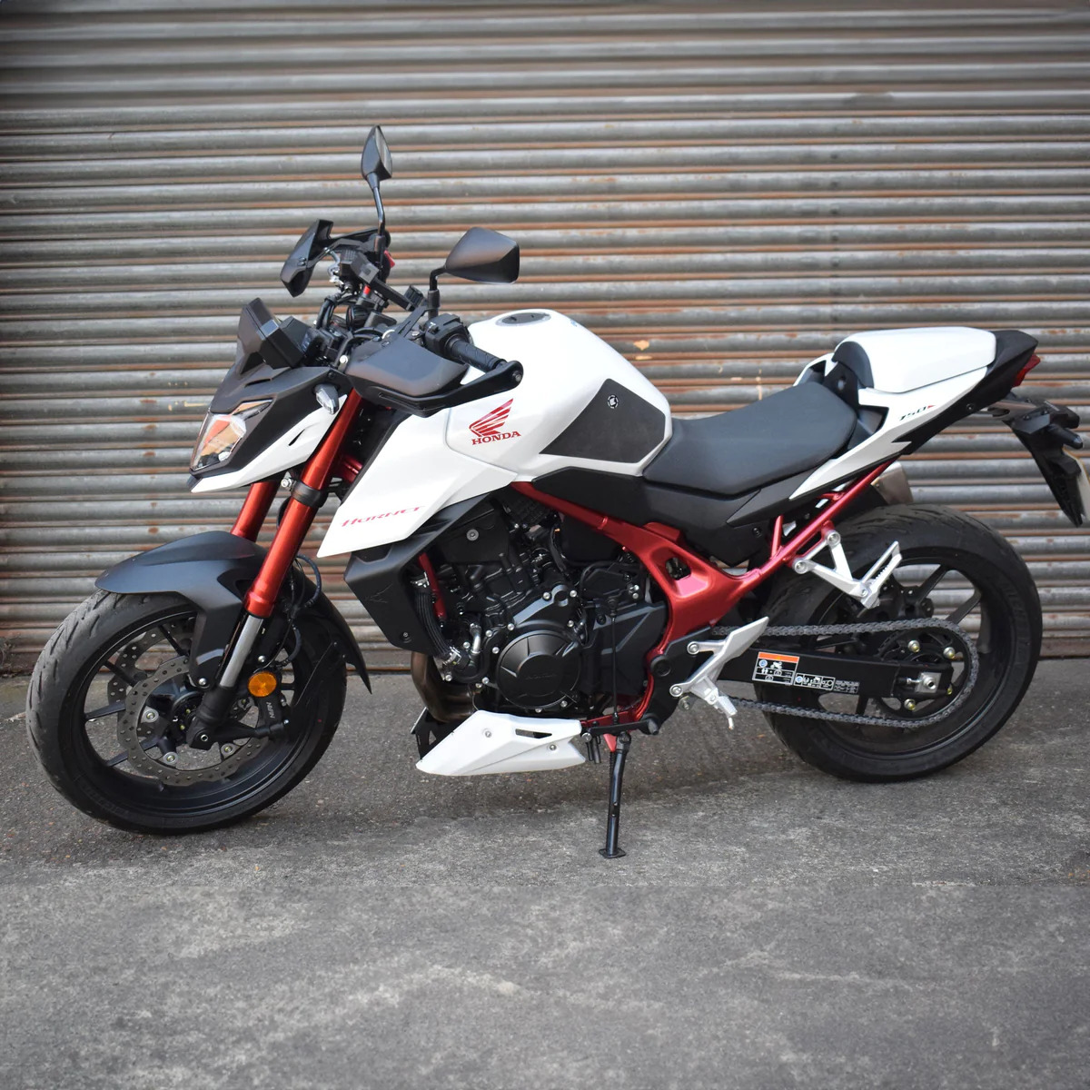 Honda CB 750 Hornet 23-24 kryt sedla 11573C