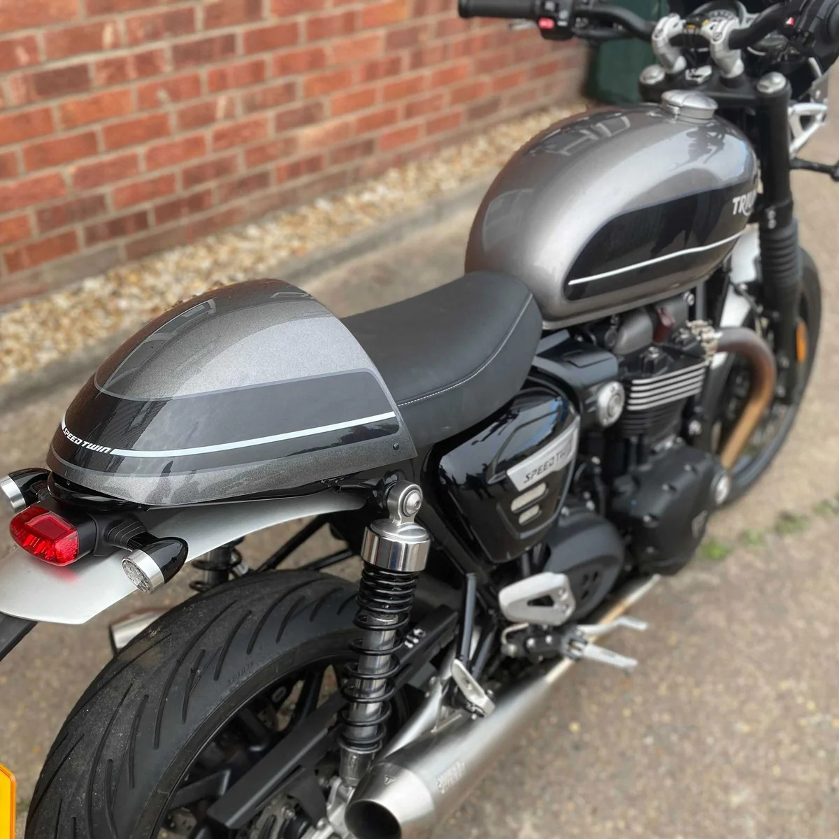 Triumph Speed Twin 1200 2024 kryt sedla 16120H