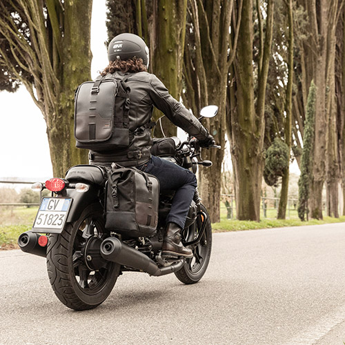 Givi CRM102 boční moto brašna 1x16L.