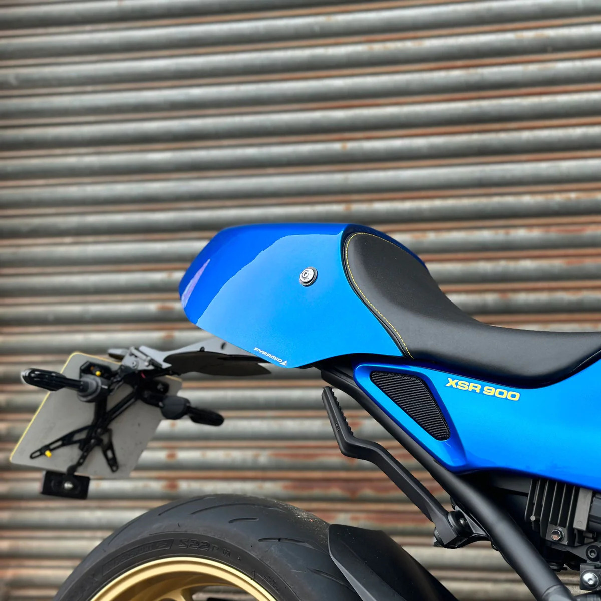 Yamaha XSR 900 22-24 kryt sedla 12425DZ